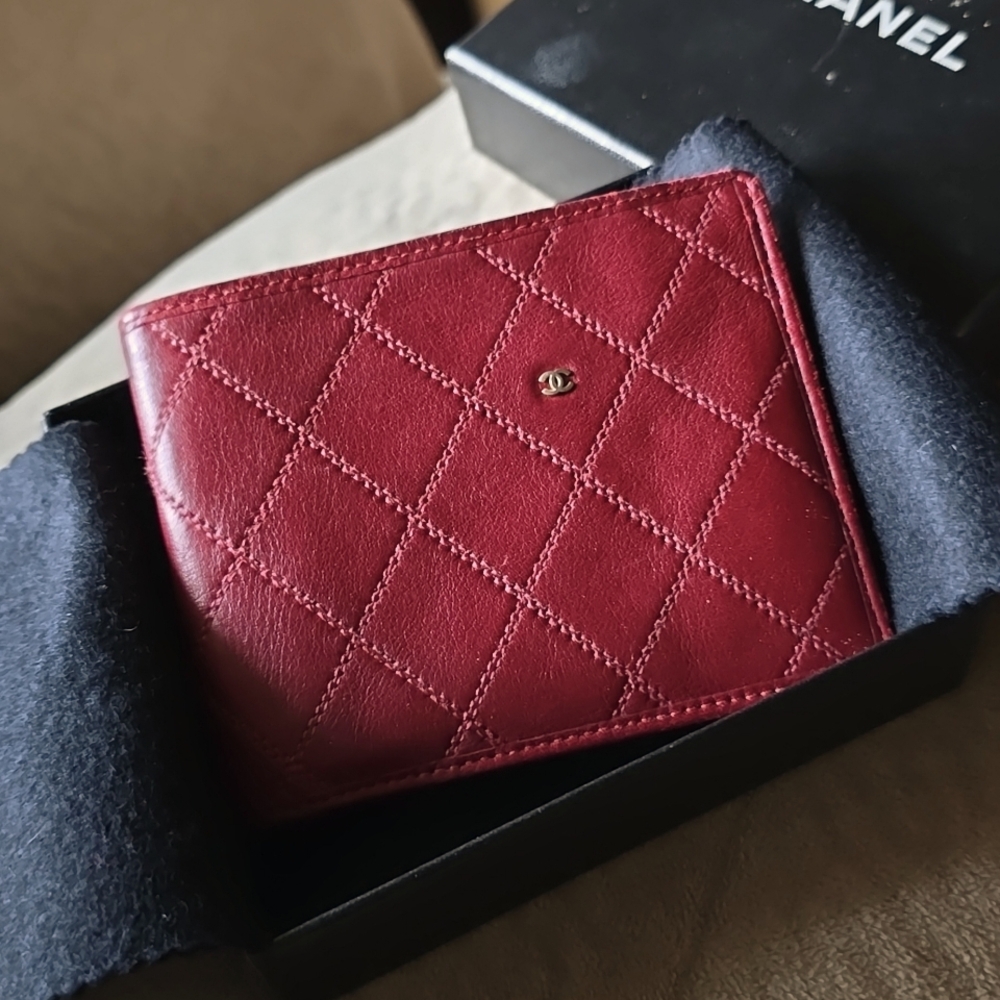 EUC Chanel original ID & Box set bi-fold wallet dark red